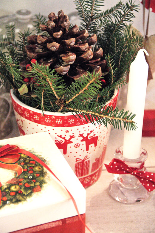 Decorare la tavola a natale: idee per lallestimento scala Addobbare scala interna per natale
